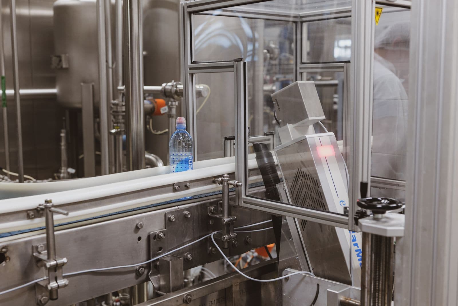 Lini produksi botol kemasan di pabrik Karya Pratama Packaging